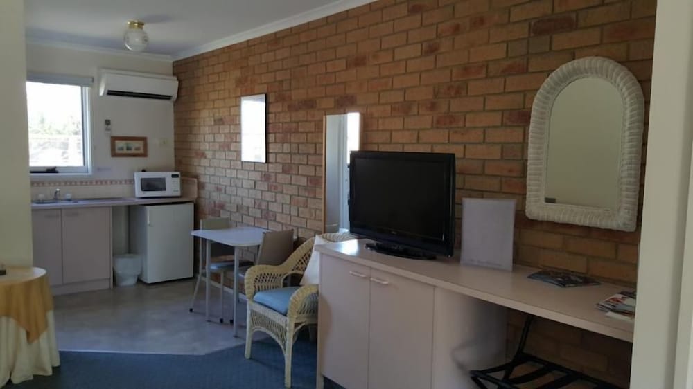 Family Room photo 2