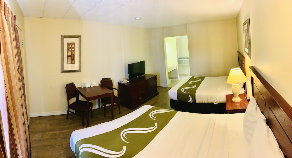 Double Room, 2 Double Beds, Microwave, Ground Floor photo 3