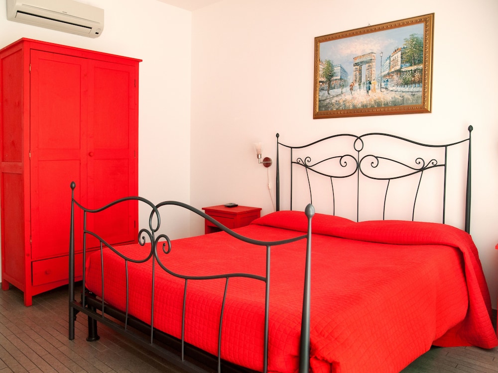 Double Room (Red) photo 1