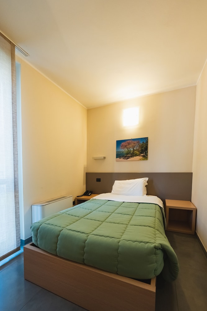 Single Room photo 3