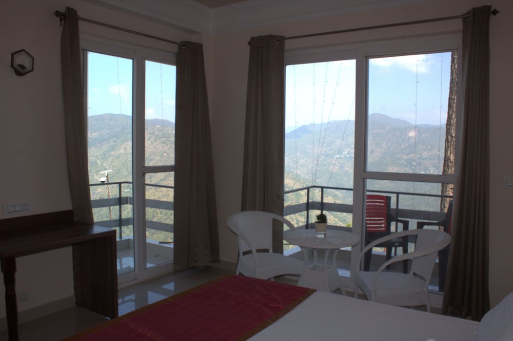Deluxe Room, Balcony, Hill View photo 1