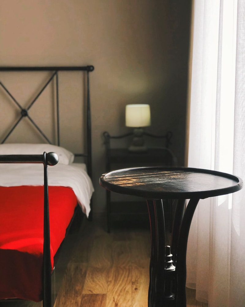Standard Room, 1 Queen Bed, Garden View (4) photo 3