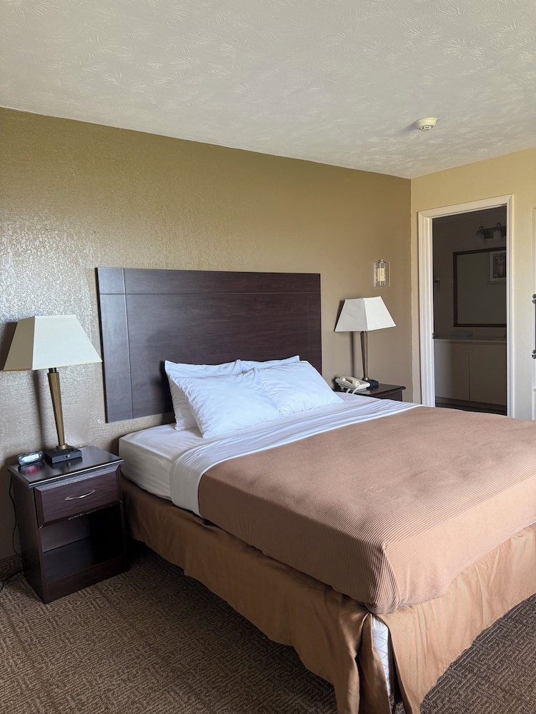 Executive Suite, 1 King Bed, Lake View