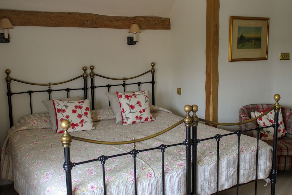Classic Double or Twin Room, Ensuite
