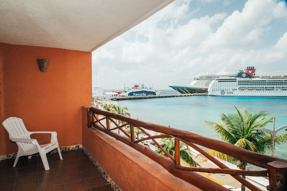 Standard Room, 2 Double Beds, Ocean View photo 2