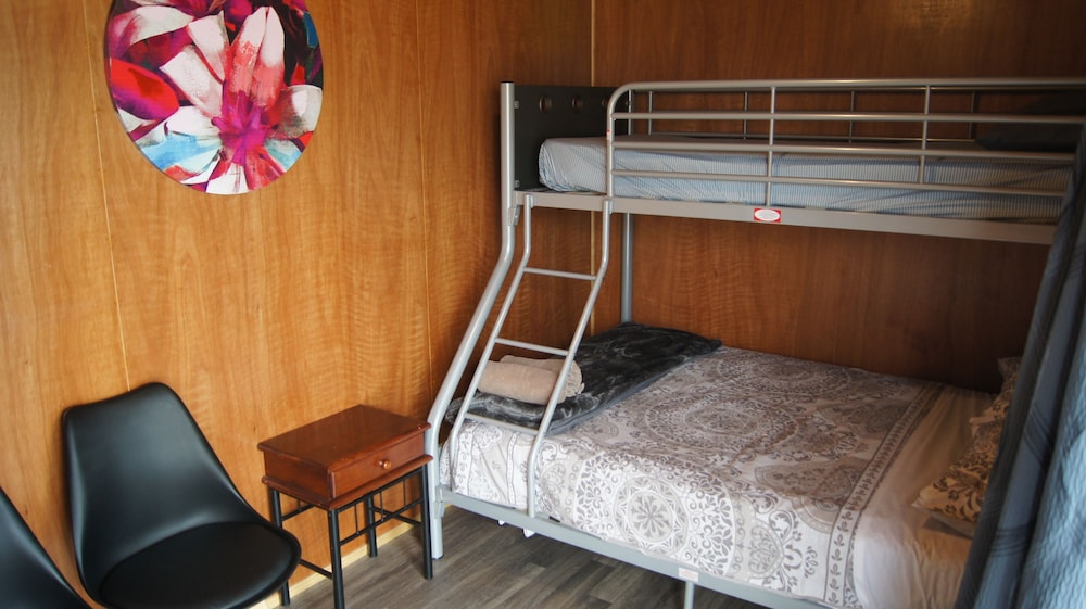 Basic Cabin, 1 Bedroom (1 Tri-bunk) photo 1