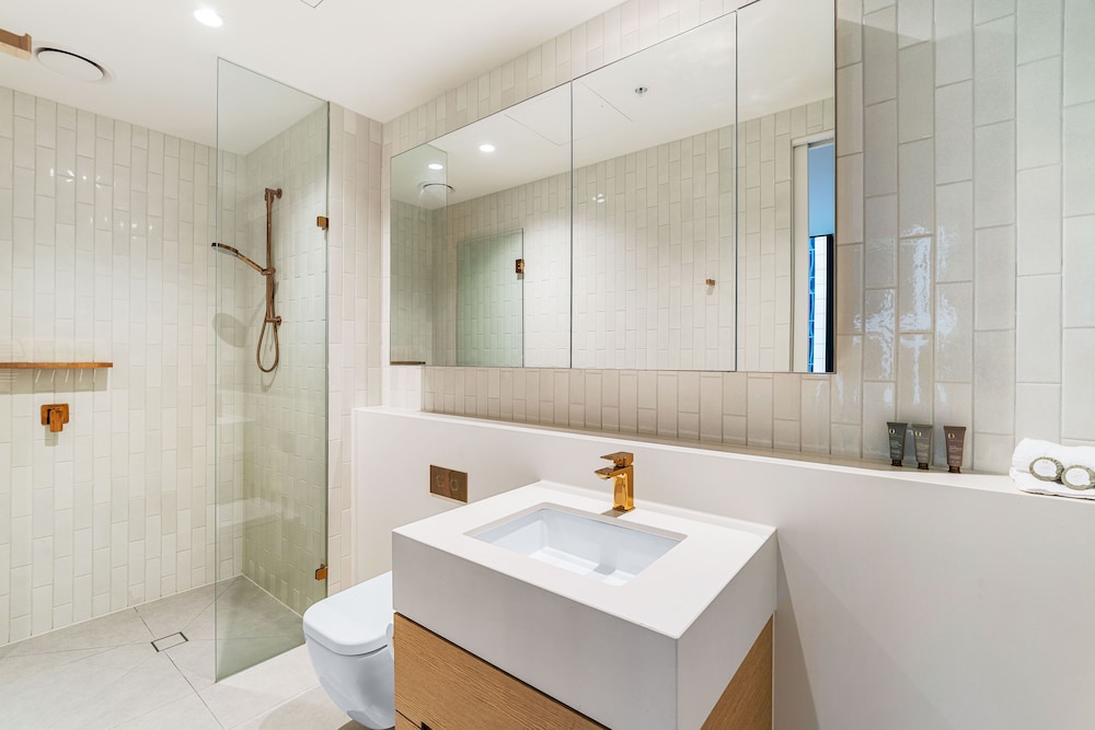 2 Bedroom 2 Bathroom Split Level Apartment - Photo 3