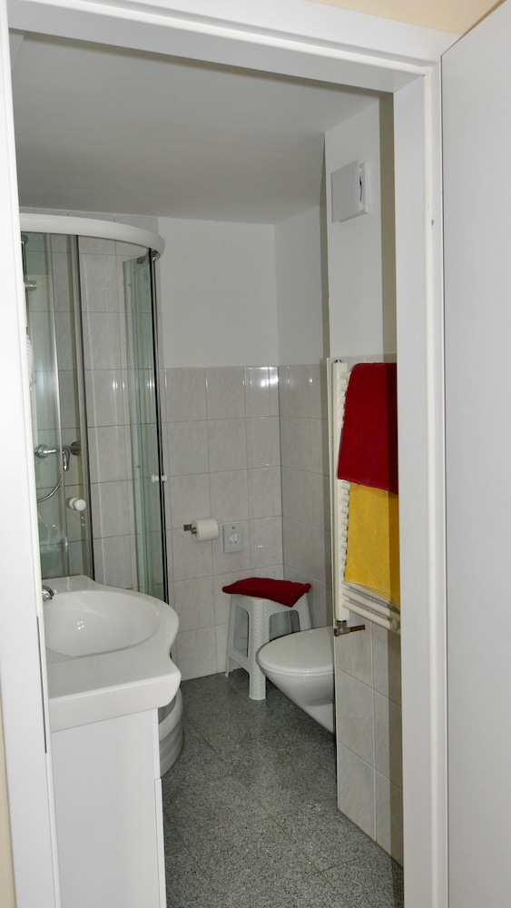 Basic Double Room photo 3