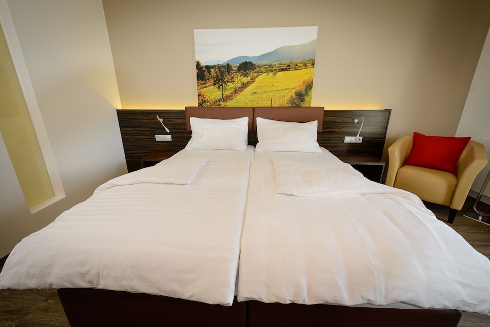 Business Double or Twin Room, 2 Twin Beds, Non Smoking photo 3
