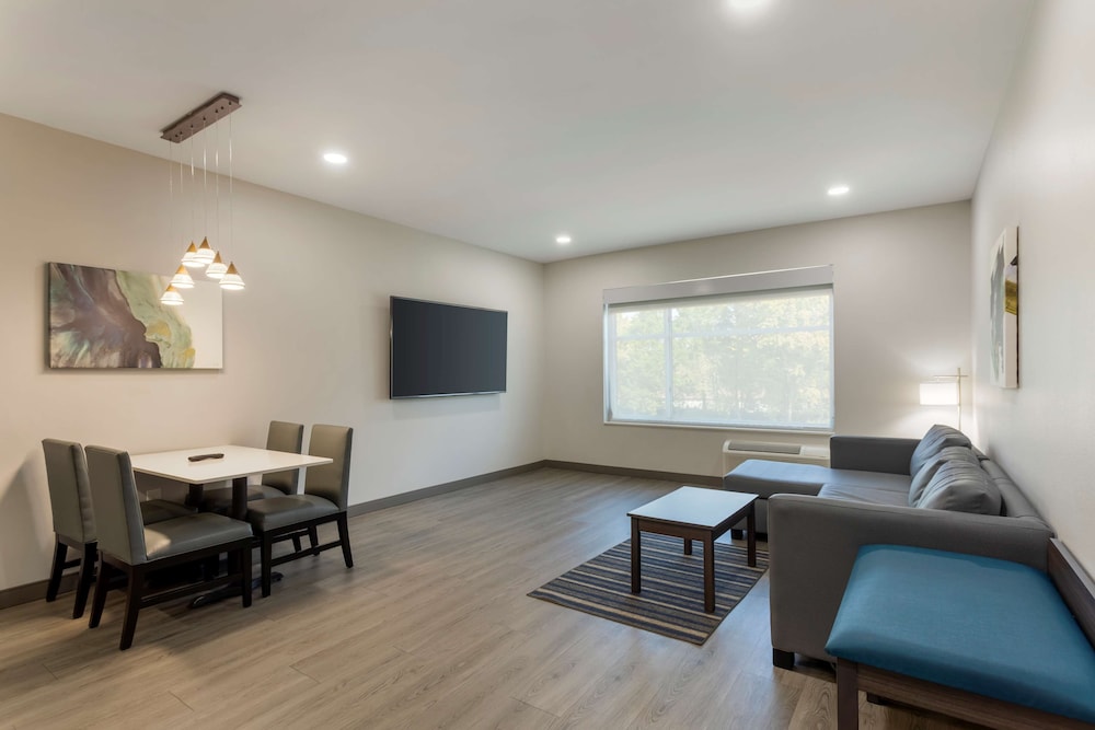 Standard Apartment, 2 Queen Beds, Non Smoking, Kitchen (Larger Room;with Sofabed) photo 3