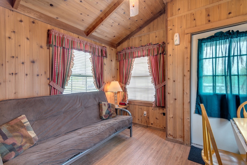 Cabin, 1 Bedroom, Kitchenette (Pets OK, Linens Included) photo 3