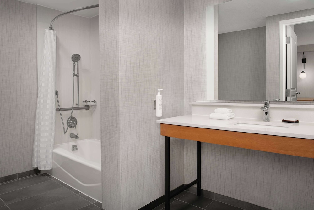 Suite, Accessible, Non Smoking - Photo 2