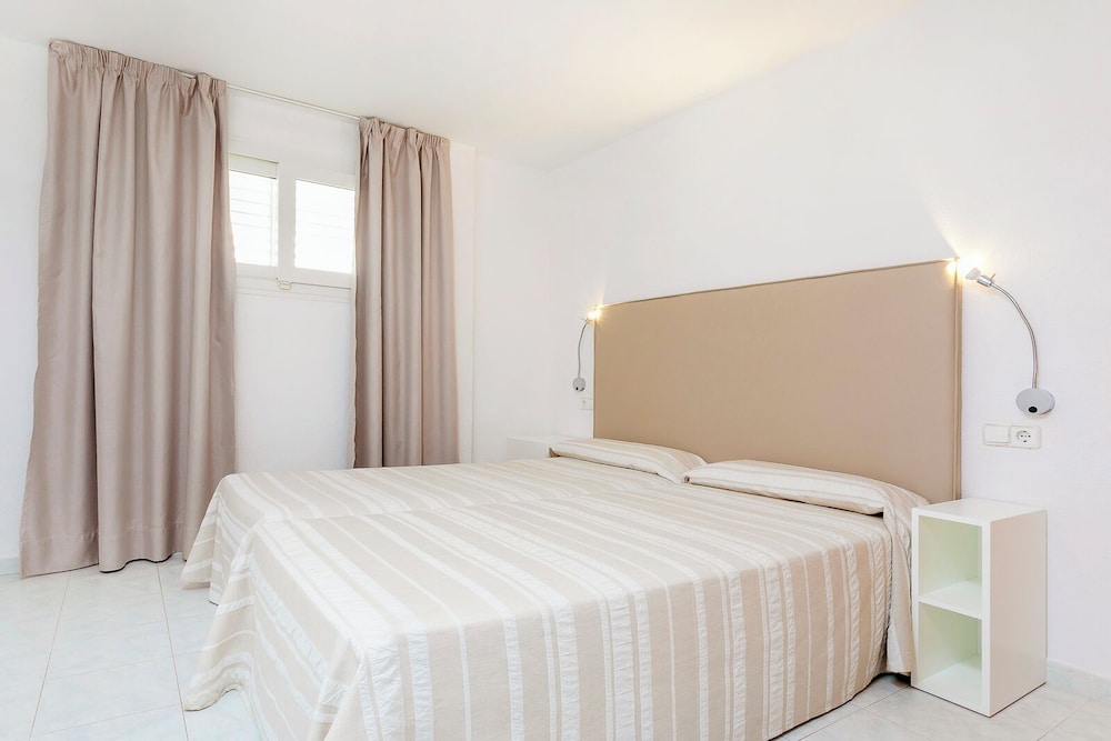 Family Apartment, 2 Bedrooms, Balcony photo 2