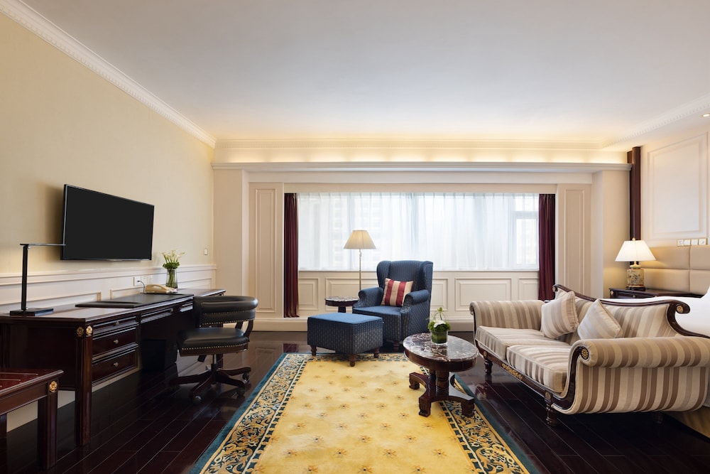 Junior Studio Suite, 1 King Bed, Club Lounge Access
