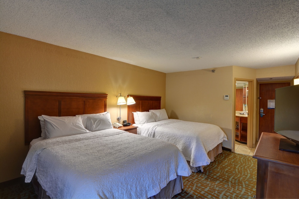 Room, 2 Queen Beds, Accessible, Non Smoking - Photo 2