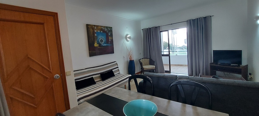 Standard Apartment, 2 Bedrooms, Kitchen, Pool View