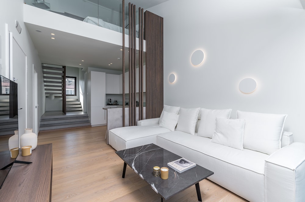 Executive Suite - Photo 1