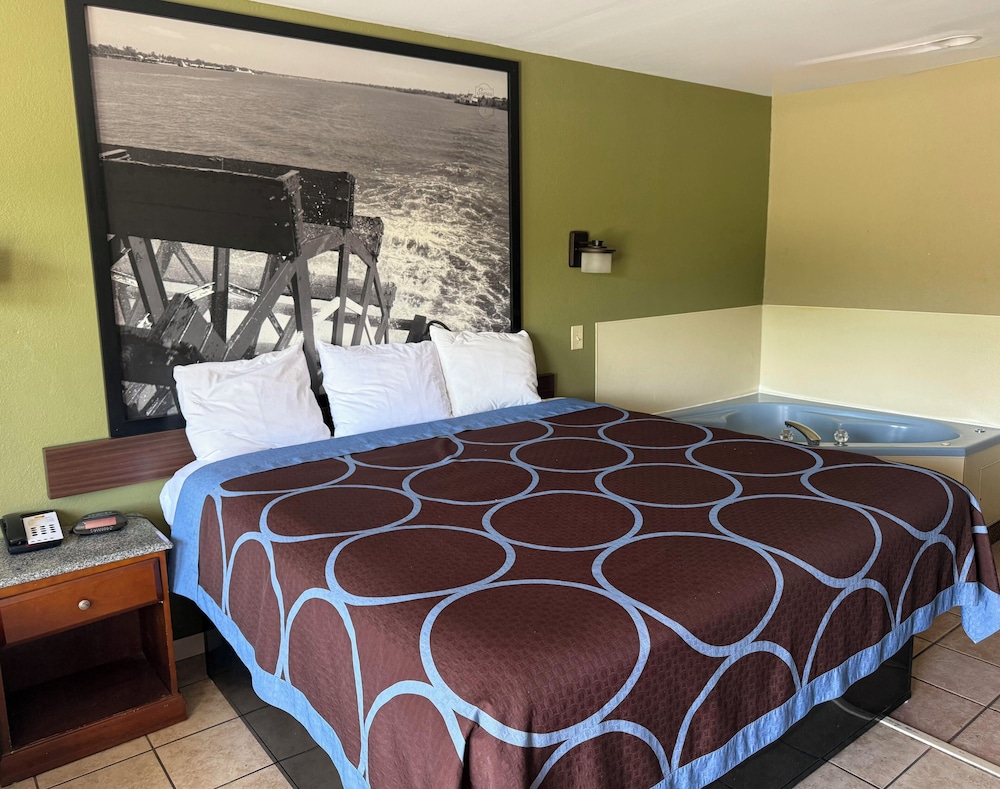 Room, 1 King Bed, Hot Tub