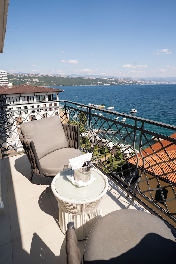 Superior Double/Twin Room Villa Camellia Sea View - Photo 10
