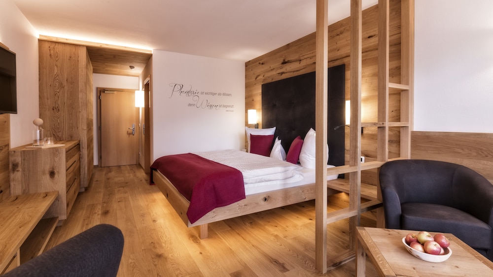 Deluxe Double Room (Golden Delicious) photo 3