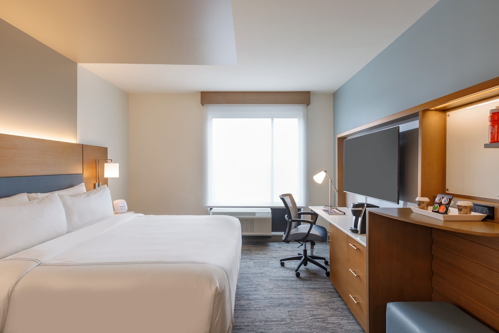 Premium Studio, 1 King Bed, City View - Photo 1