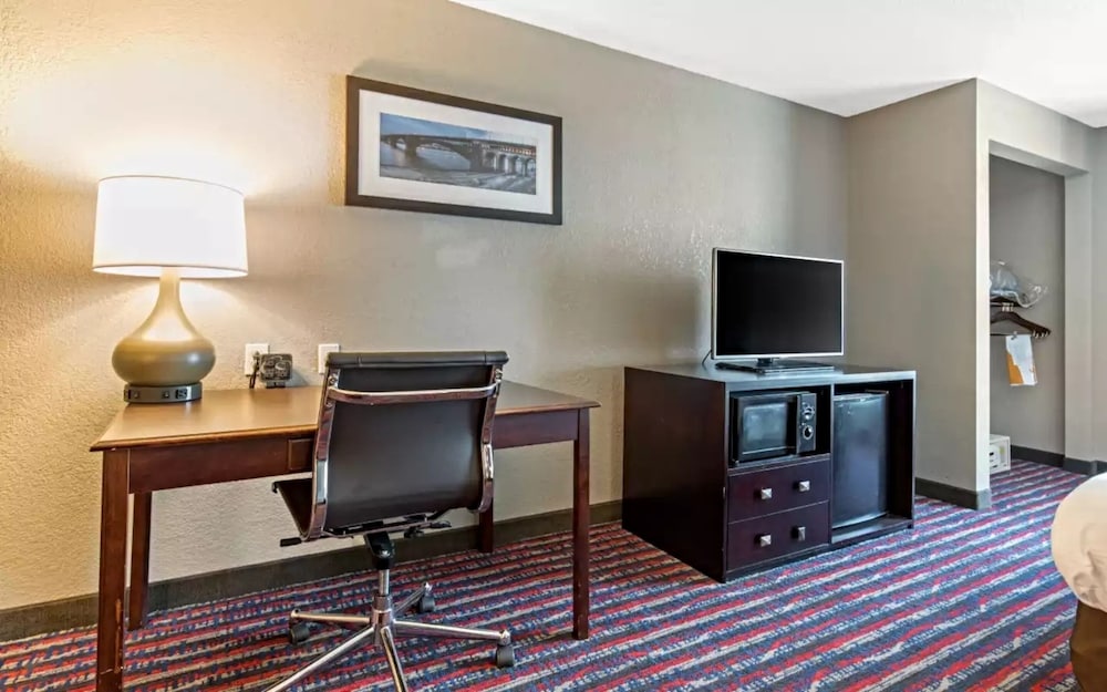 Business Room, 1 King Bed with Sofa bed, Accessible, Non Smoking - Photo 3