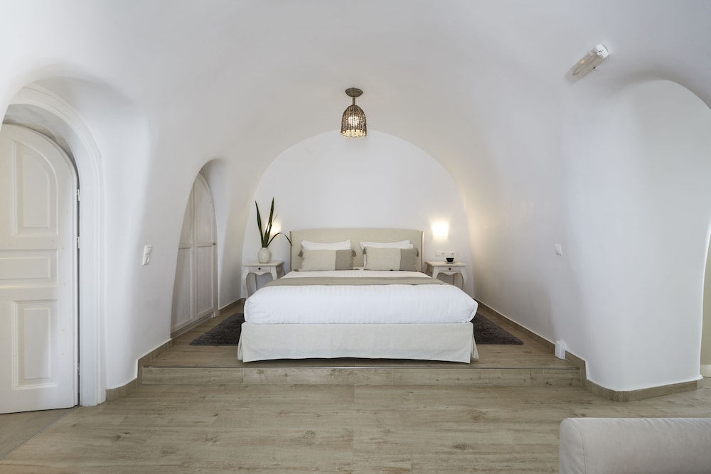 Honeymoon Villa, 1 Queen Bed, Sea View (Private Heated Pool) photo 1