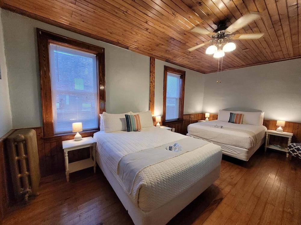 Quadruple Room, 2 Queen Beds