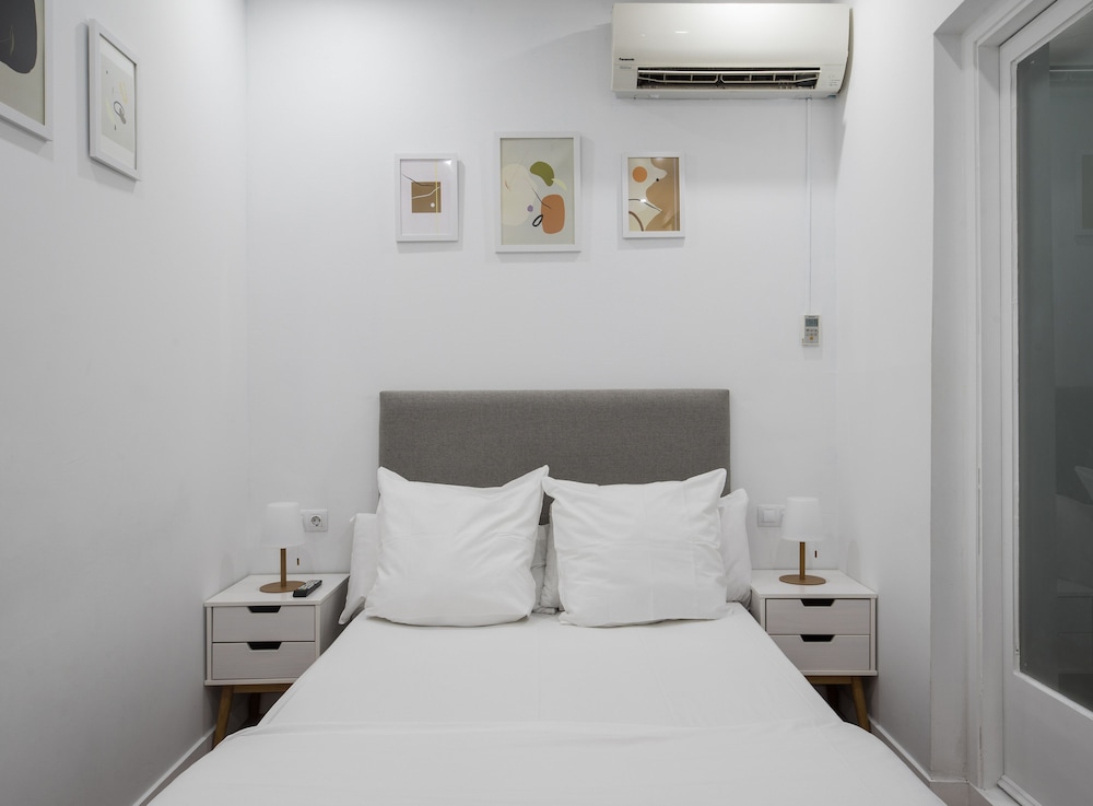 Basic Double Room, Ensuite photo 2