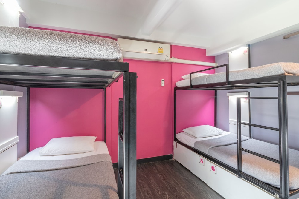 Bed in 6 bed Female Dormitory photo 1