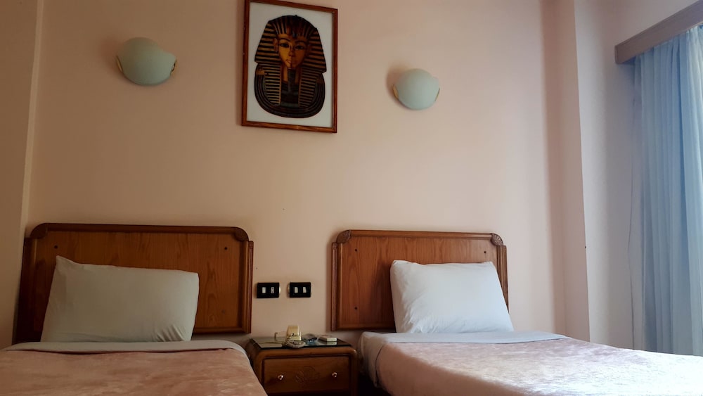 City Twin Room, 2 Twin Beds, City View