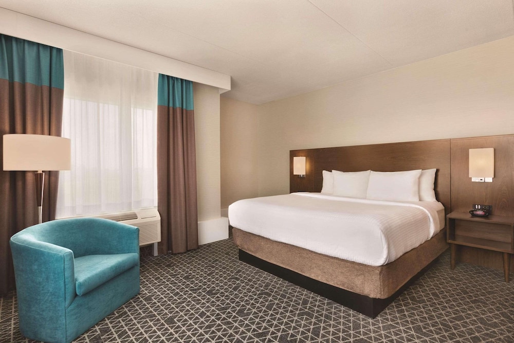 Premium Room, 1 King Bed, Non Smoking photo 1