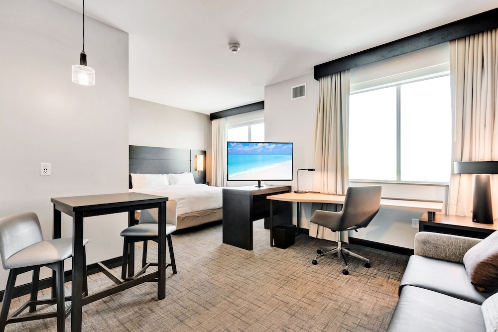 Studio, 1 King Bed, City View (Hearing Accessible) - Photo 1