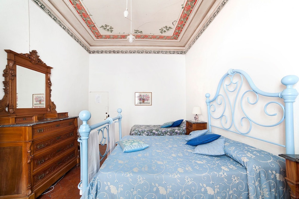 Exclusive Suite, 4 Bedrooms, Private Bathroom, City View (Rose’s Rooms) photo 1