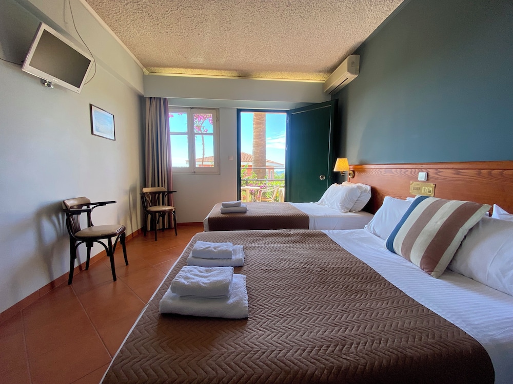 Triple Room, Sea View photo 2