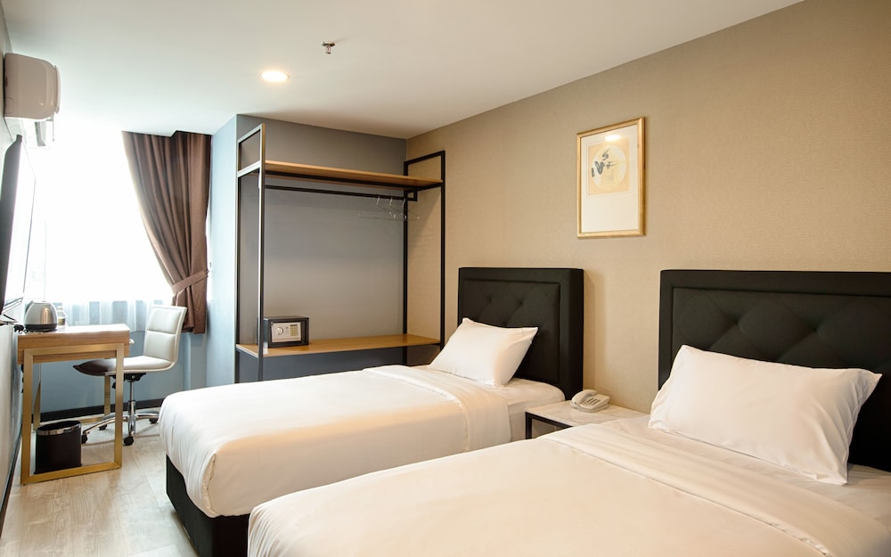 Superior Room, 2 Twin Beds, Non Smoking - Photo 1