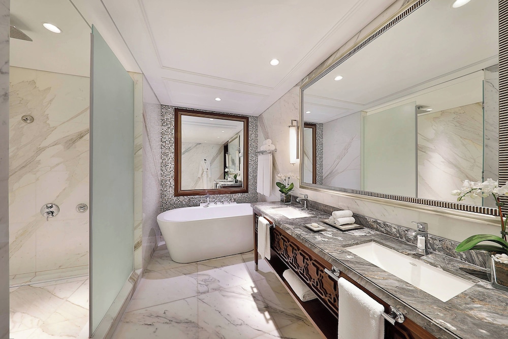 Family Suite, 2 Bedrooms, Partial Sea View thumbnail 6