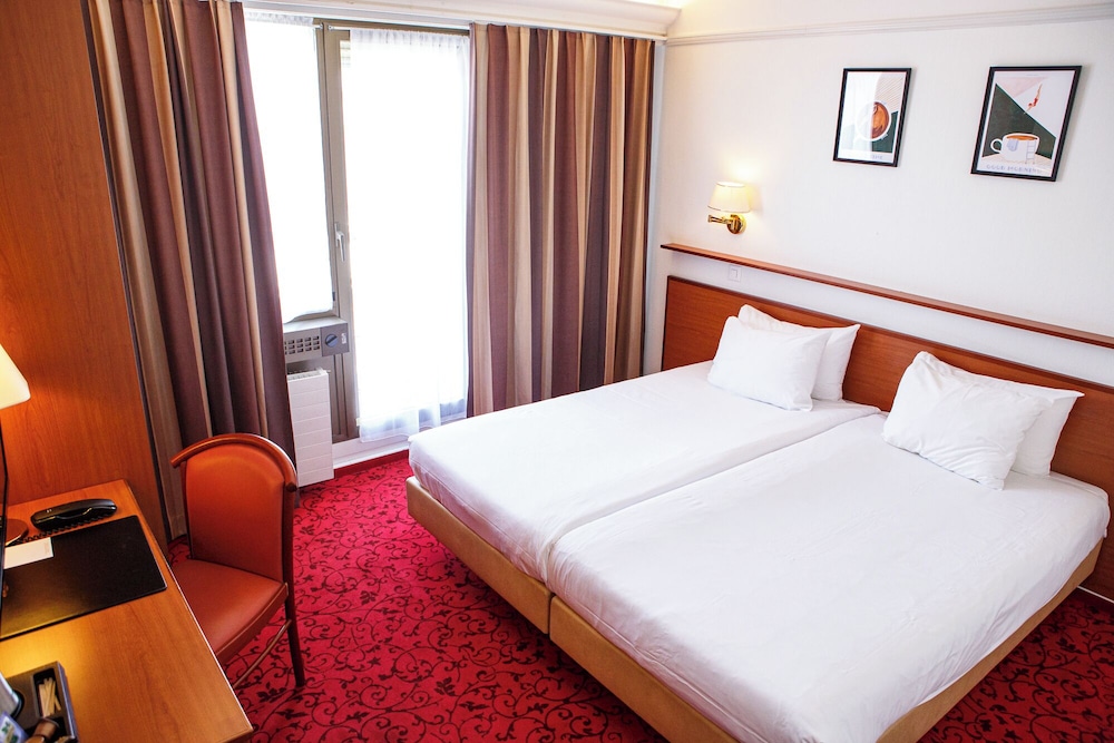 Deluxe Double Room with Balcony - Photo 1