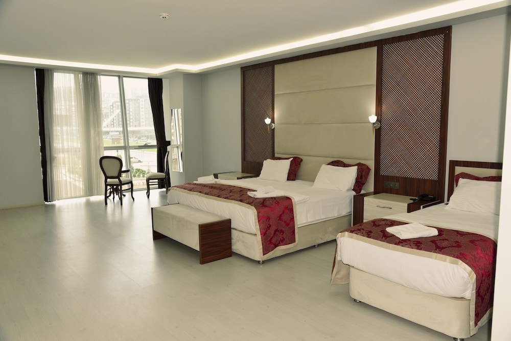Comfort Quadruple Room, City View