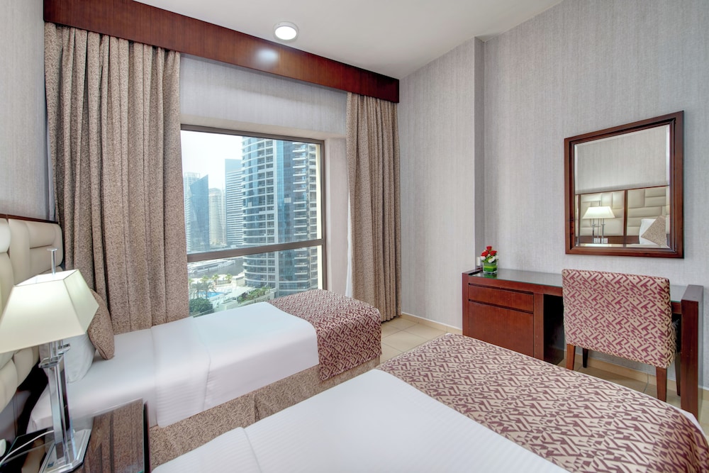 Two Bedroom Marina View Apartment photo 3