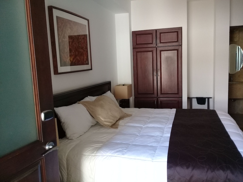 Standard Room, 1 King Bed photo 1