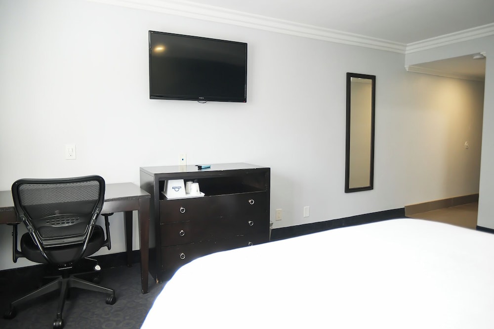 Standard Room, 1 Queen Bed - Photo 1
