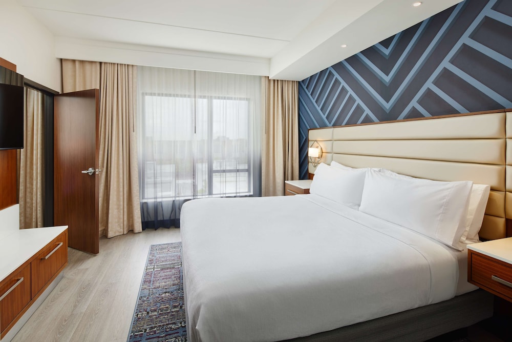 Suite, 1 King Bed - Photo 1