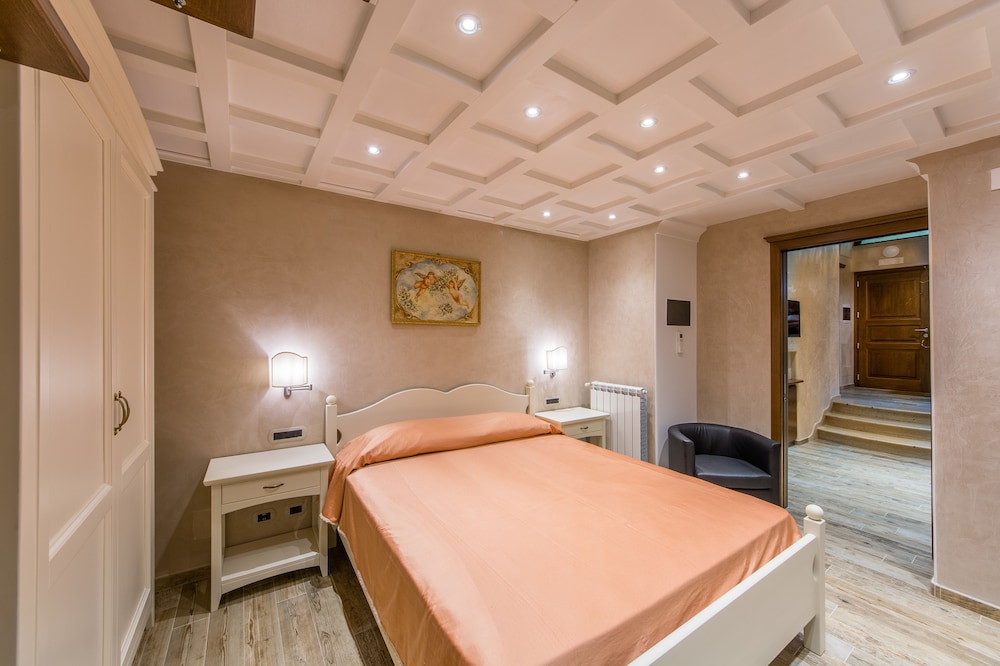 Luxury Apartment, Multiple Beds, Garden View photo 2