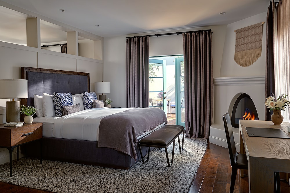 PASEO SUITE - KING BED