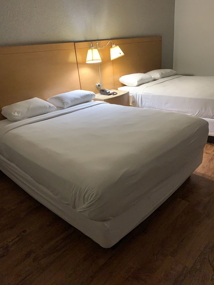 Standard Room, 1 King Bed, Non Smoking - Photo 4