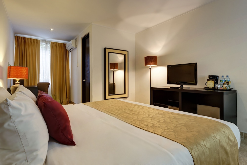 Standard Room, 1 King Bed - Photo 3