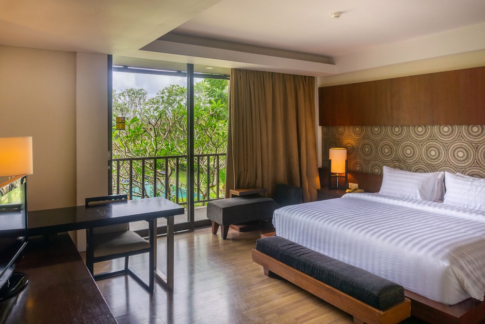 One Bedroom Suite Pool View - Photo 1