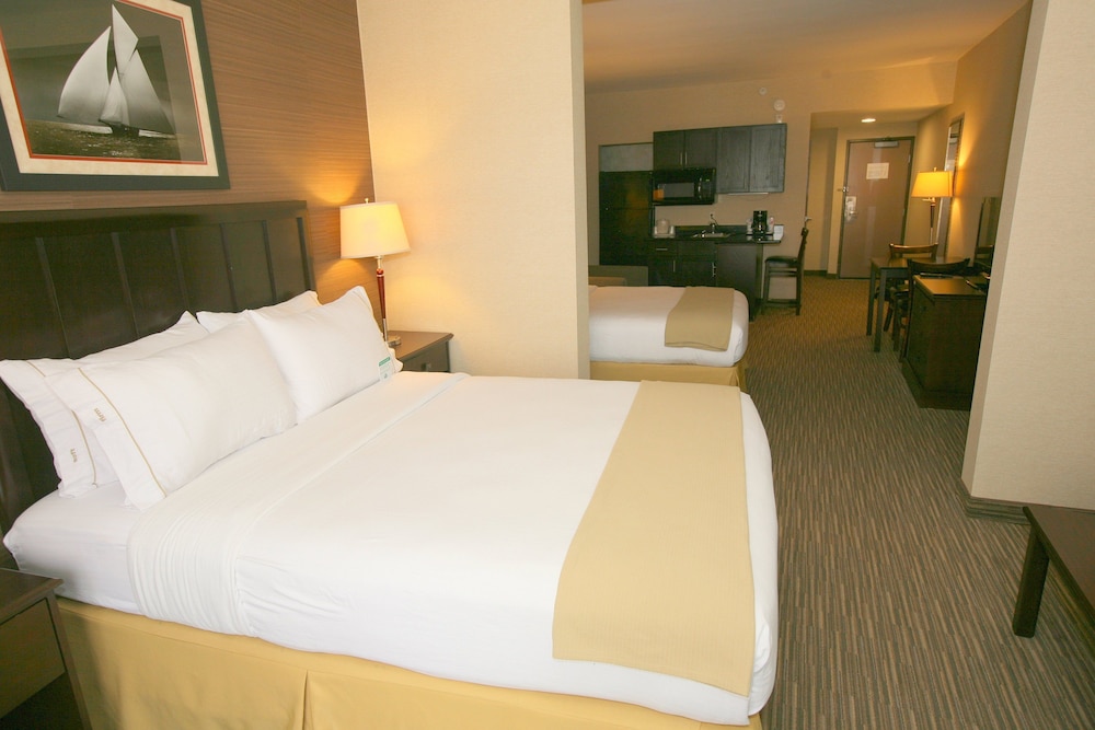Suite, 1 Bedroom - Photo 2