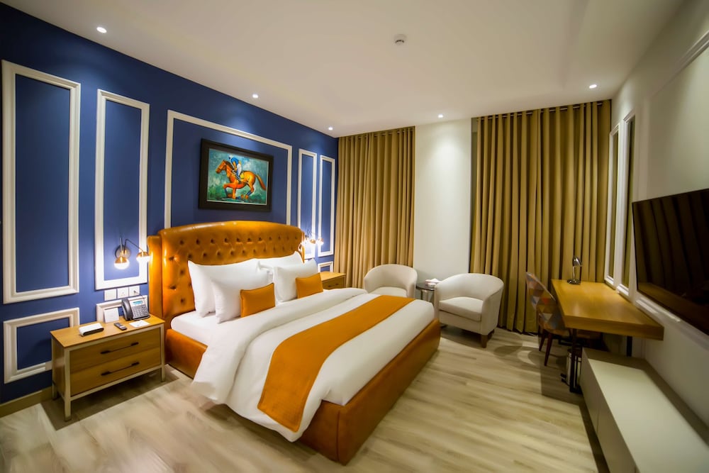 Deluxe Room, 1 King Bed, Non Smoking - Photo 1